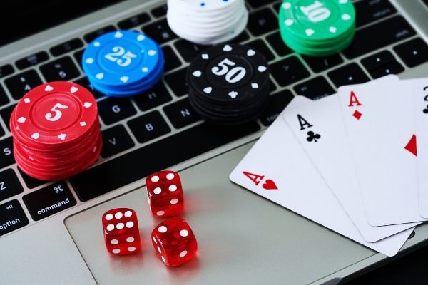 Giao diện 888win trên điện thoại di động thân thiện và hiện đại, trải nghiệm cá cược tuyệt vời